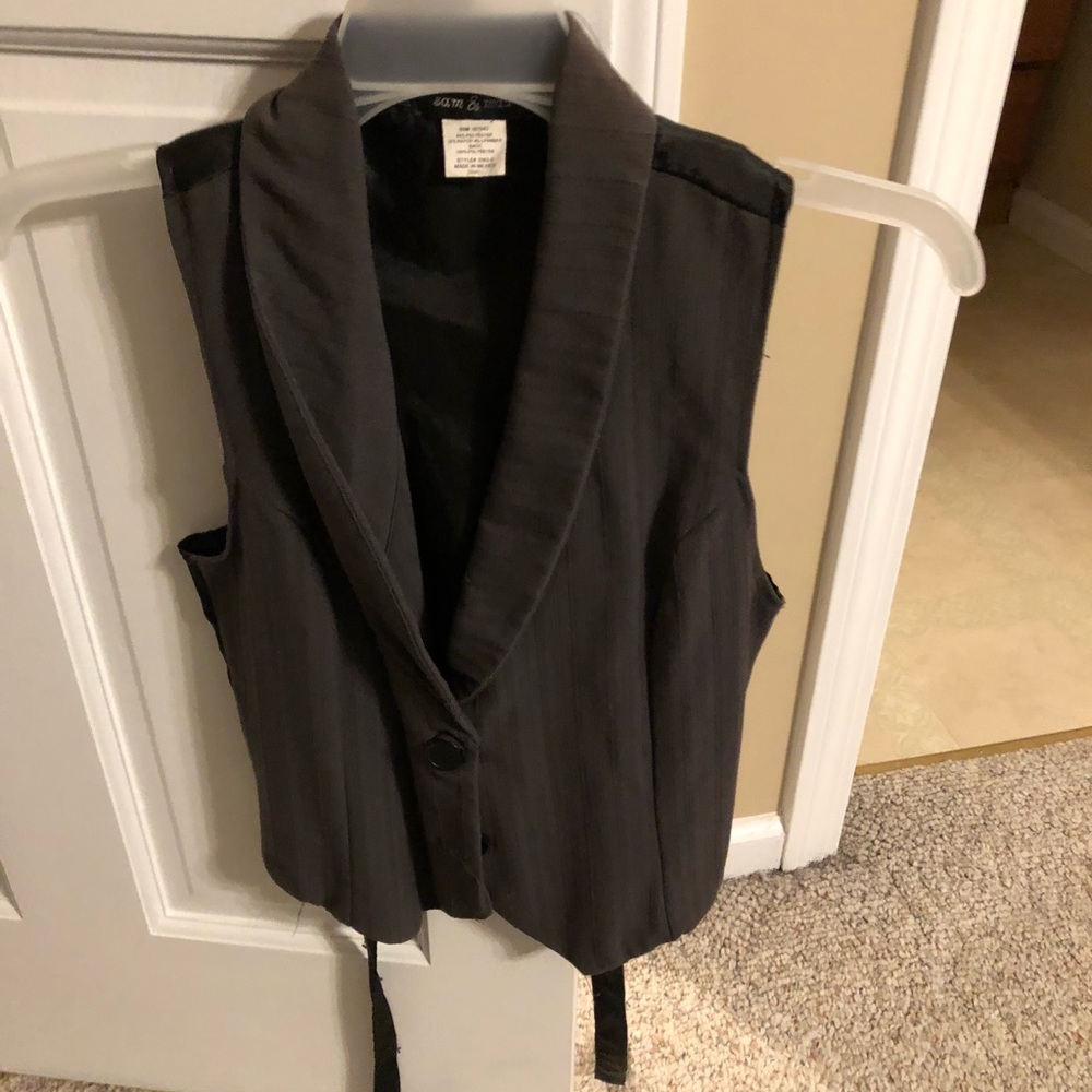 Dark grey vest